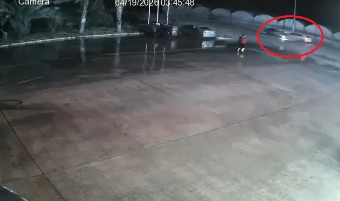 Antalya’nın Kumluca ilçesinde meydana gelen feci trafik kazasında iki otomobil