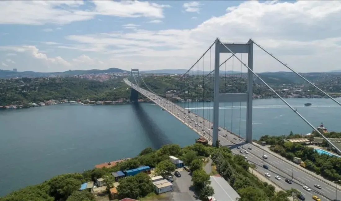 İstanbul Boğazı’nda ulaşım, 373 metre uzunluğundaki dev gemi Castorone’un geçişi