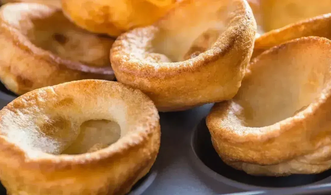 İngiliz mutfağının efsanevi lezzeti Yorkshire pudding, özellikle fırınlanmış et yemeklerinin