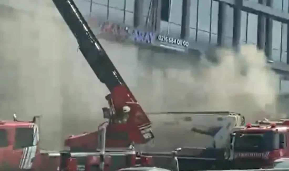 İstanbul Pendik’te bulunan dev iş merkezinden yükselen dumanlar tüm ilçeyi