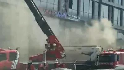 İstanbul Pendik’te bulunan dev iş merkezinden yükselen dumanlar tüm ilçeyi