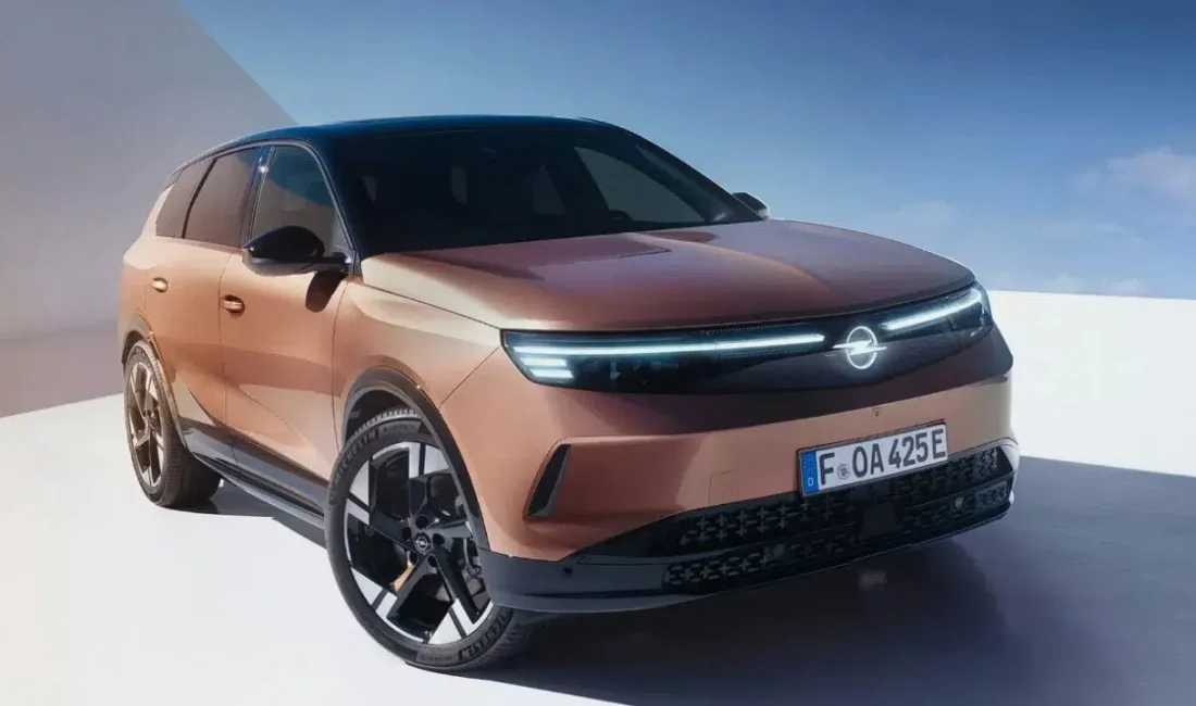 Opel’in amiral gemisi SUV modeli Grandland, tamamen elektrikli ve dört