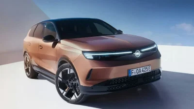 Opel’in amiral gemisi SUV modeli Grandland, tamamen elektrikli ve dört
