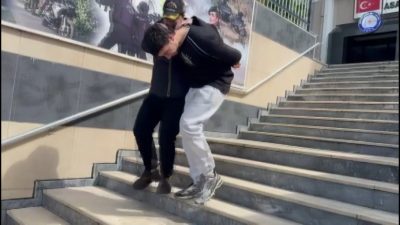 İstanbul’da gerçekleştirdiği motosiklet hırsızlıklarının ardından sosyal medya hesabı üzerinden “İstanbul’a