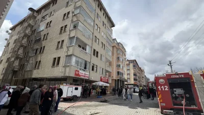 Kastamonu’nun Tosya ilçesinde bir apartmanın çatısında çıkan baca yangını, hiç