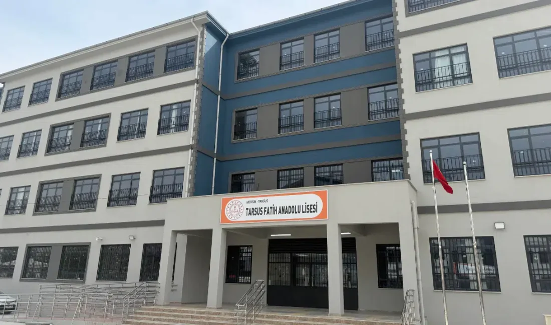 Mersin’in Tarsus ilçesinde bir lise son sınıf öğrencisinin okula tabanca