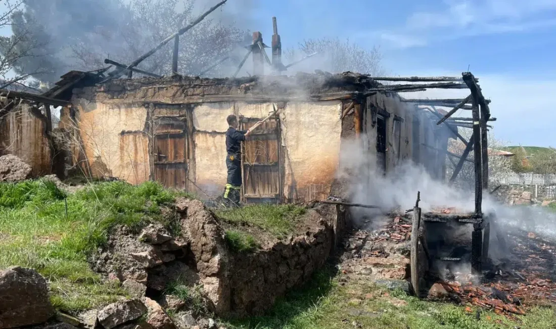 Çorum’un Boğazkale ilçesinde akşam saatlerinde yükselen alevler mahalle sakinlerini sokağa
