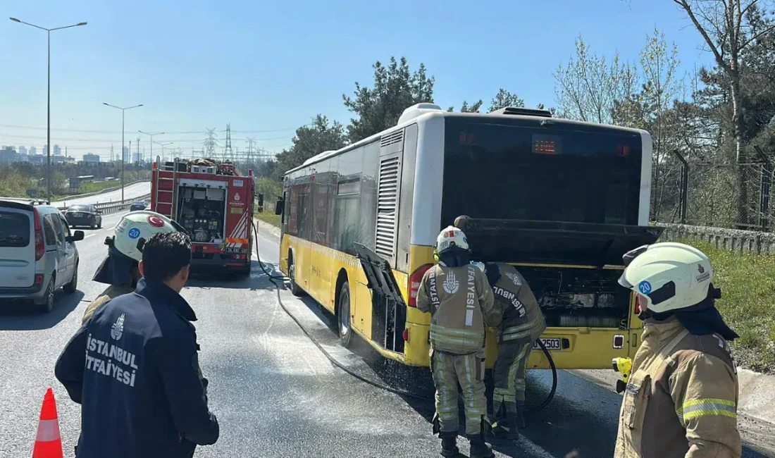 İstanbul Eyüpsultan’da seyir halindeyken bir anda alevlere teslim olan İETT
