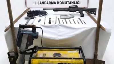 Diyarbakır’ın Hazro ilçesinde düzenlenen nefes kesen operasyonda, tarihi eser bulma