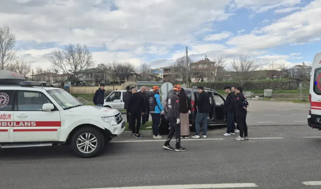 Bingöl’de iki hafif ticari aracın karıştığı trafik kazası korku dolu