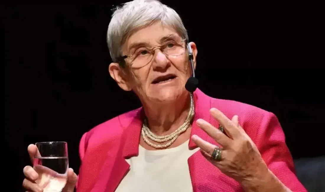 Kardiyoloji ve iç hastalıkları alanındaki uzmanlığının yanı sıra beslenme konusundaki