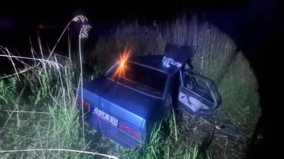 Manisa’nın Salihli ilçesinde kontrolden çıkan bir otomobilin kurutma kanalına uçması