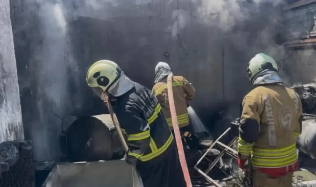 Hatay’da bir iş yerinde henüz belirlenemeyen bir nedenle çıkan yangın