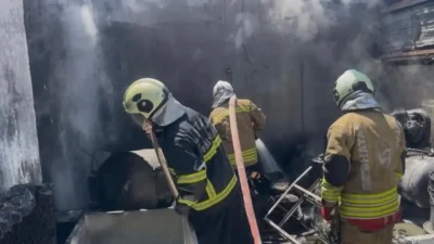 Hatay’da bir iş yerinde henüz belirlenemeyen bir nedenle çıkan yangın
