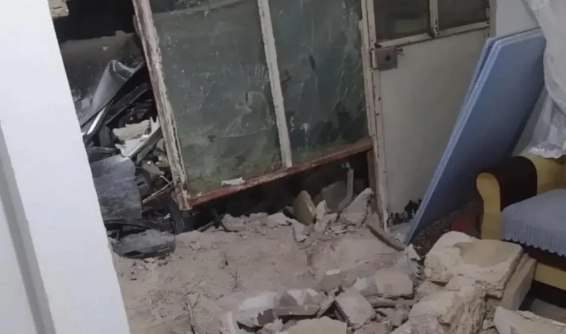 Kayseri’nin Yahyalı ilçesinde sürücüsünün direksiyon hakimiyetini kaybetmesi sonucu kontrolden çıkan