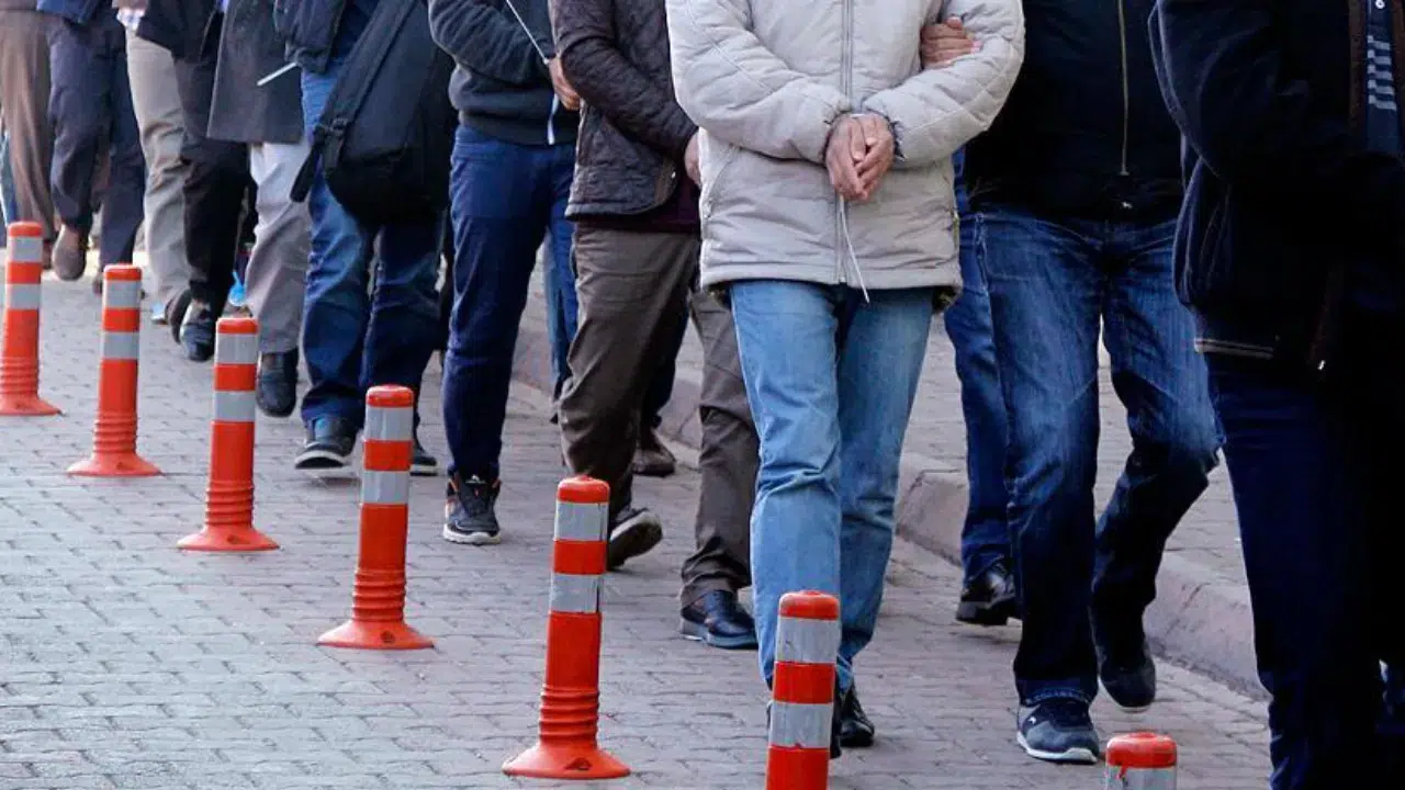 Balıkesir’in Bandırma ilçesi merkezli olarak yürütülen ve 15 ayrı adrese