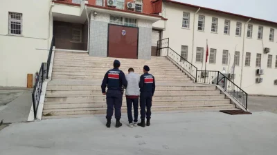 Bilecik’in Osmaneli ilçesinde trafik güvenliğini tehlikeye soktuğu gerekçesiyle hakkında yakalama