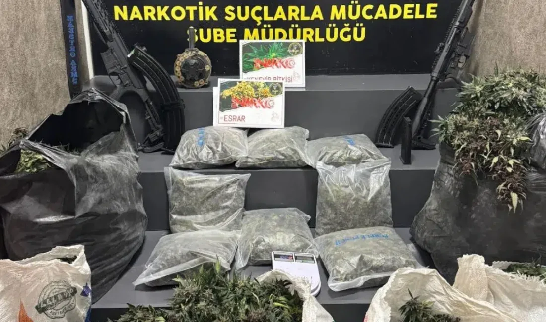 İzmir’in Menemen ilçesinde emniyet güçlerinin zehir tacirlerine yönelik gerçekleştirdiği nefes