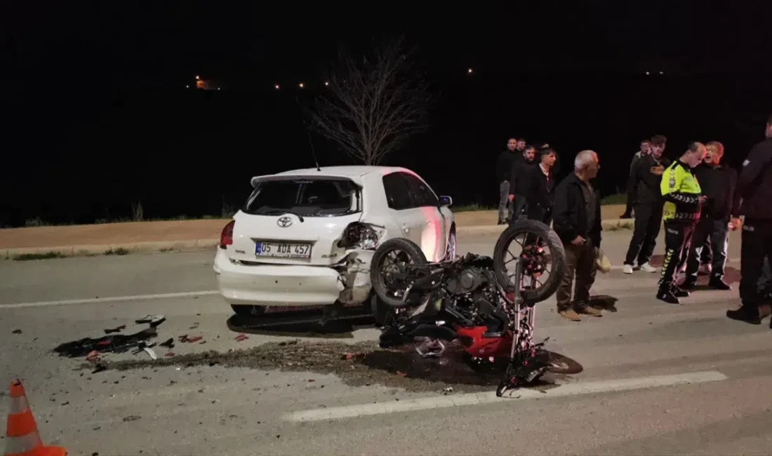Çorum’da Cemilbey Caddesi üzerinde meydana gelen trafik kazasında motosiklet ile
