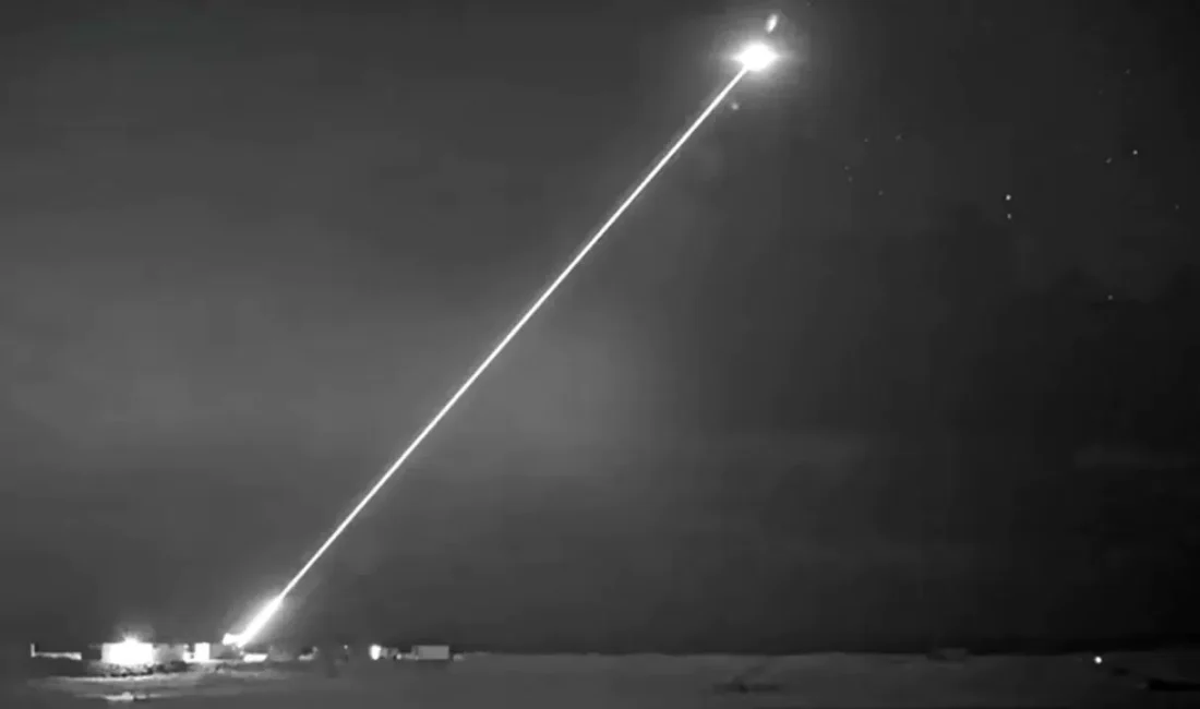 İngiltere Kraliyet Donanması, savunma teknolojilerinde devrim yaratacak DragonFire lazer silahının