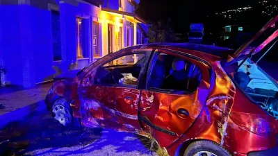 Sakarya’nın Sapanca ilçesinde kontrolden çıkan bir otomobilin yol kenarındaki evin