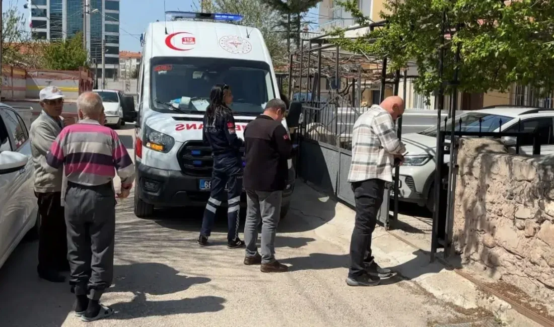 Aksaray’da ekmek satışından dönen yaşlı bir adam, kapıyı defalarca çalmasına