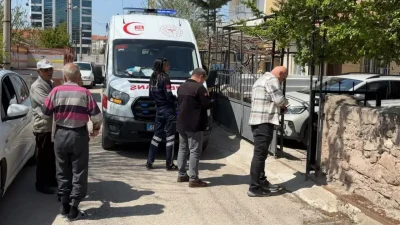 Aksaray’da ekmek satışından dönen yaşlı bir adam, kapıyı defalarca çalmasına