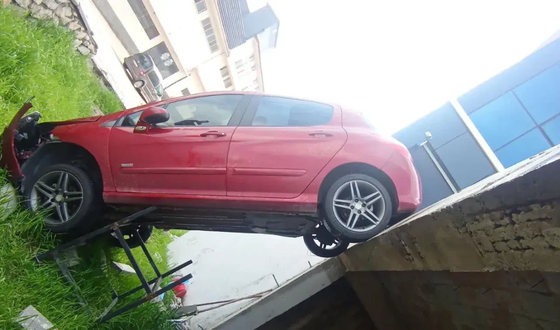 Elazığ’da seyir halindeki bir otomobilin sürücüsünün direksiyon hakimiyetini kaybetmesi sonucu