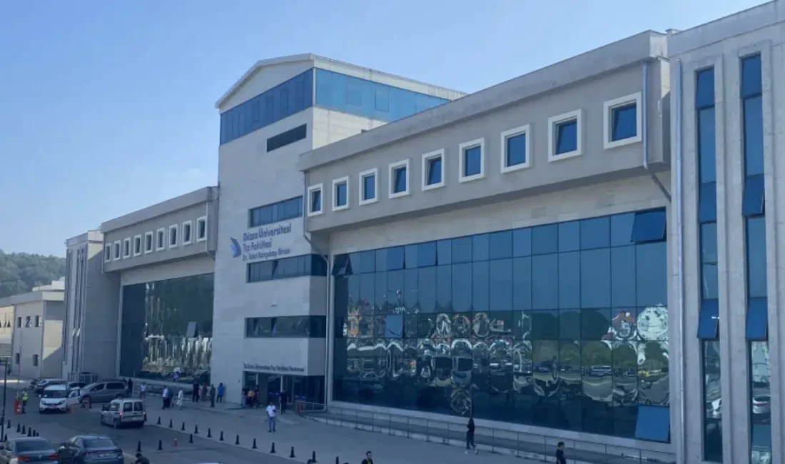 Düzce’de sefer halindeki halk otobüsünde bir öğrencinin aniden fenalaşarak bayılması