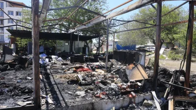 Hatay’ın Defne ilçesinde 6 Şubat depremlerinin ardından hayata tutunmaya çalışan