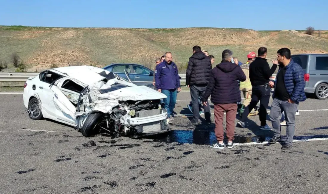 Ankara’nın Çankaya ilçesinde seyir halindeki bir otomobilin hayvan yüklü tıra