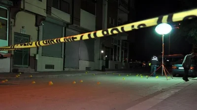 İstanbul Zeytinburnu’nda güpegündüz yaşanan silahlı saldırı mahalle sakinlerine korku dolu