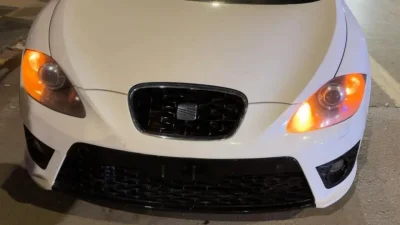 Aksaray’da trafik ekiplerinin gerçekleştirdiği denetimler sırasında ön plakası bulunmadan seyir