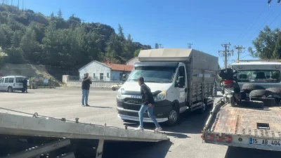 Burdur’da trafiğe çıkışı daha önceden yasaklanan kamyonetine eski plakasını takarak