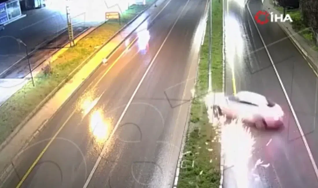 Malatya’da sürücüsünün direksiyon hakimiyetini kaybetmesi sonucu orta refüje çarpan otomobilin