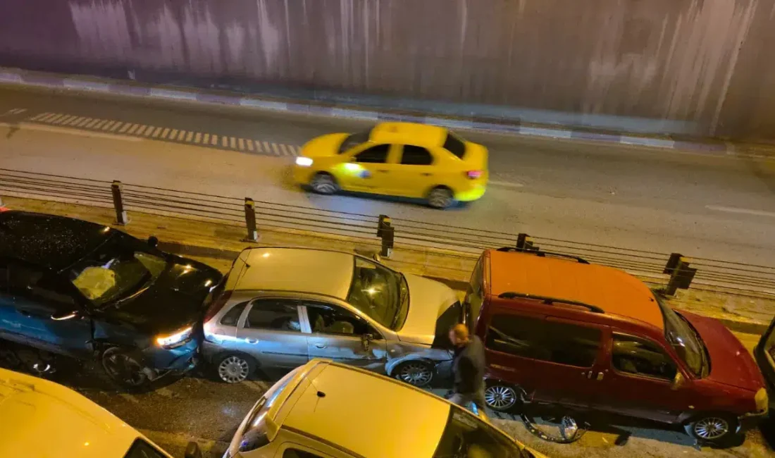 Antalya’nın Muratpaşa ilçesinde meydana gelen ve tam 11 aracın birbirine