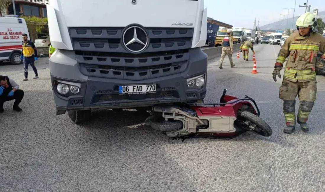 İskenderun-Payas kara yolunda meydana gelen dehşet verici kazada, kamyonla çarpışan