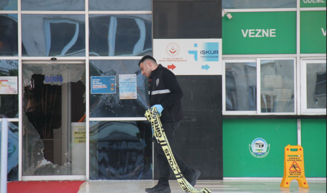 Antalya’nın Serik ilçesinde sabaha karşı belediye binasına yönelik gerçekleştirilen pompalı