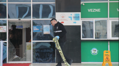 Antalya’nın Serik ilçesinde sabaha karşı belediye binasına yönelik gerçekleştirilen pompalı
