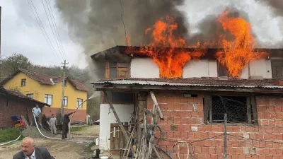 Kastamonu’nun Hanönü ilçesinde elektrik tesisatından çıkan kıvılcımlar kısa sürede felakete