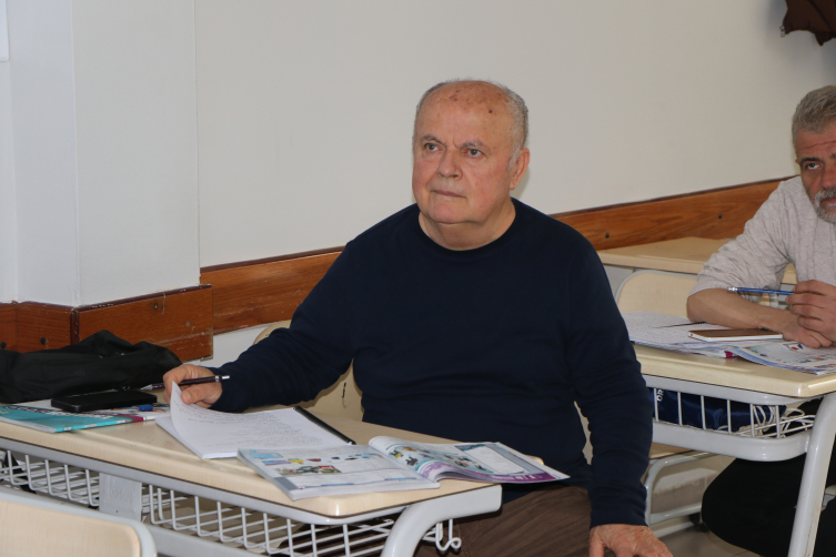 Samsun’da yaşayan 74 yaşındaki Ahmet Çilek, İngiltere’de yaşayan ve çok