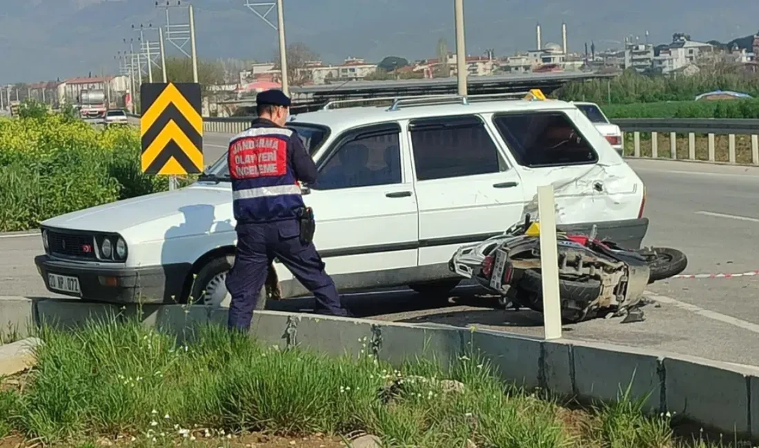 İzmir’in Ödemiş ilçesinde otomobil ile motosikletin çarpıştığı feci kazada 24