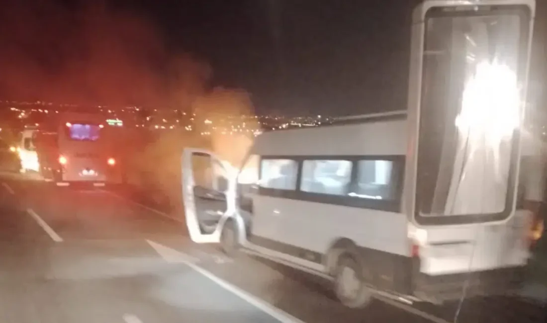 Tekirdağ’ın Ergene ilçesinde işçileri taşıyan servis minibüsünde aniden yükselen alevler