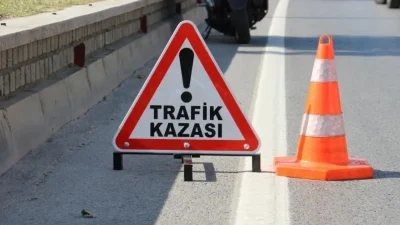 Amasya’da seyir halindeki bir kamyonun yerinden fırlayan arka tekerleği, yol