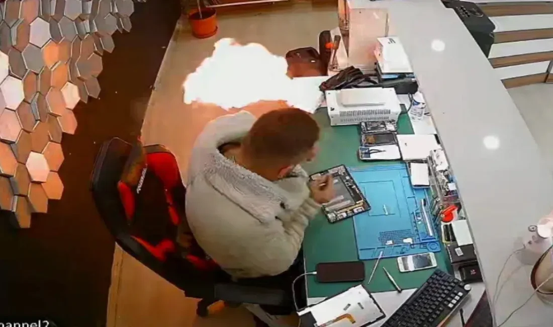 Bayburt’ta bir telefon tamircisinde tamir edilmek üzere bırakılan cihazın şişmiş