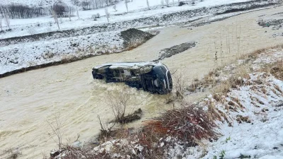 Muş’un Korkut ilçesinde etkili olan yoğun kar yağışı ve buzlanma
