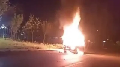 Bursa’nın Nilüfer ilçesinde gece saatlerinde park halindeki bir otomobilden yükselen