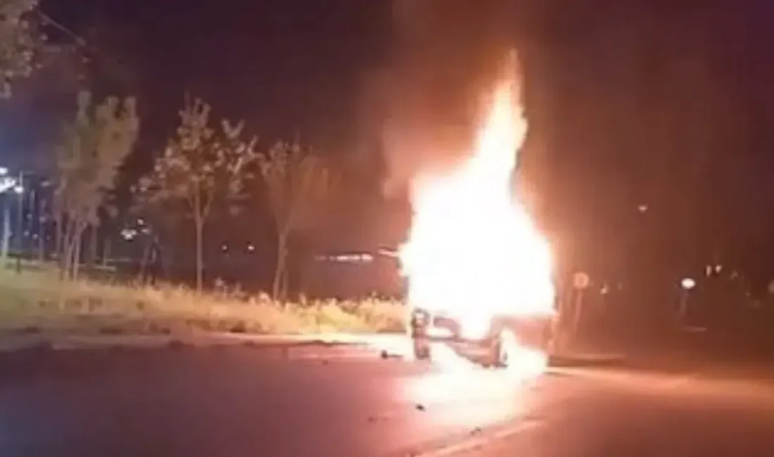 Bursa’nın Nilüfer ilçesinde gece saatlerinde park halindeki bir otomobilden yükselen