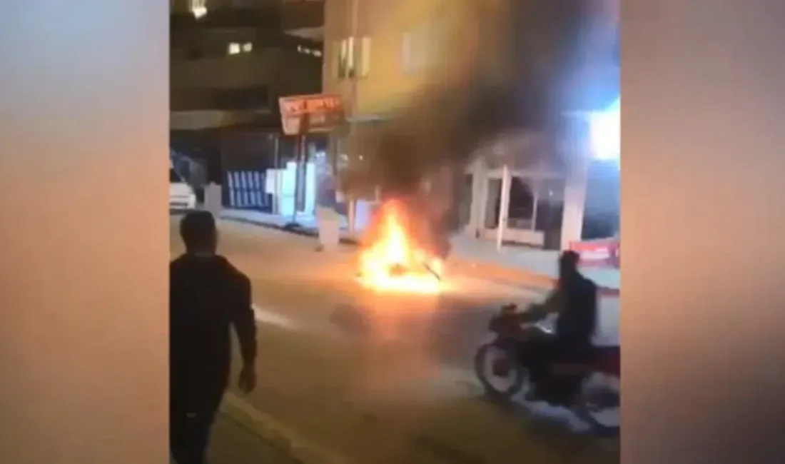 Mersin’in Erdemli ilçesinde sürücüsünün hakimiyetindeki motosiklet seyir halindeyken henüz belirlenemeyen