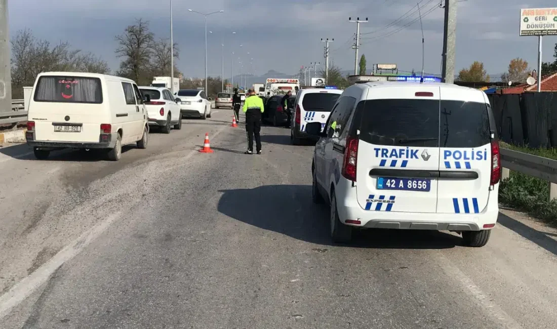 Konya’nın Ereğli ilçesinde meydana gelen ve üç aracın karıştığı trafik